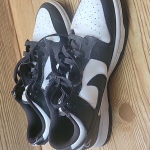 Nike Men's Black and White Sneakers